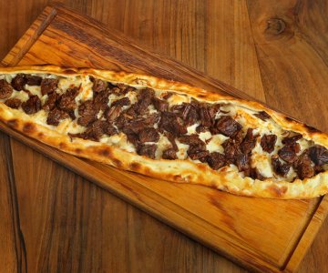 Kavurmalı Pide